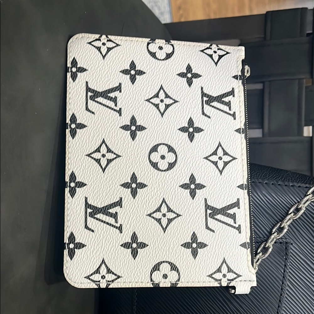 Authentic Louis Vuitton Handbag - Picture 2 of 10